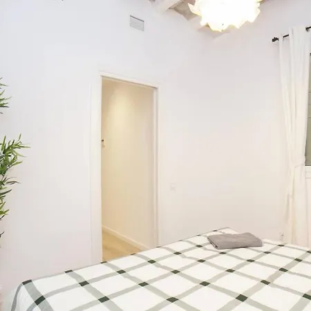 Chic Ramblas Apartment Barcelona